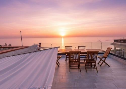 Nadir Holiday Home