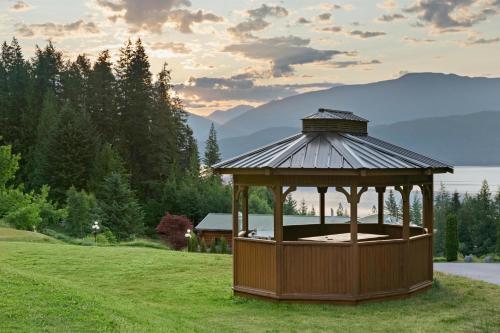 . Kootenay Lakeview Resort BW Signature Collection