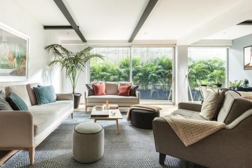 Uppermost 3BR, Gym, Roofgarden. Socrates