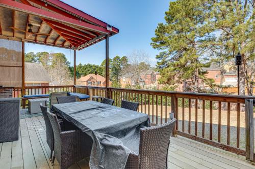 Outdoor Kitchen! Spacious Stone Mountain Retreat in Stone Mountain (GA)