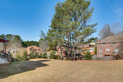 Outdoor Kitchen! Spacious Stone Mountain Retreat in Stone Mountain (GA)