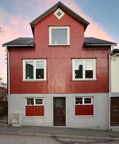 Näkymä ulkoa, The Finch - guesthouse - city life in Tórshavn