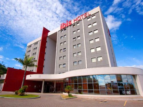 ibis Betim Ibis Betim is conveniently located in the popular Contagem area. The property offers a wide range of amenities and perks to ensure you have a great time. Service-minded staff will welcome and guide yo