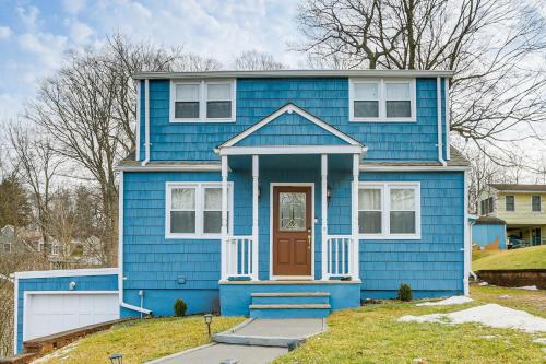 . Walk to Lake Hopatcong: Vibrant Home w/ Deck!
