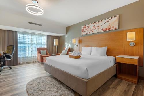 Corner King Suite with Airport View - Non-Smoking