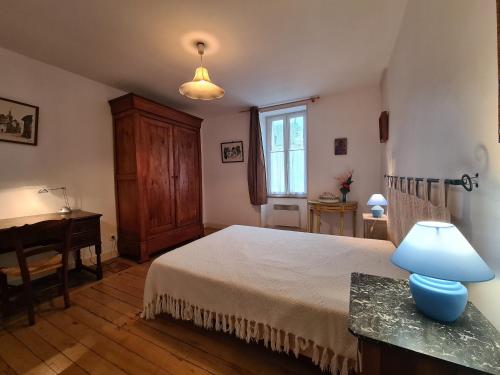 Appartement atypique au cœur de Saint-Gaultier avec WiFi - FR-1-591-754 in سان-جوتييه