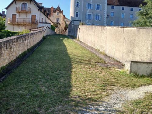 Appartement atypique au cœur de Saint-Gaultier avec WiFi - FR-1-591-754 in سان-جوتييه