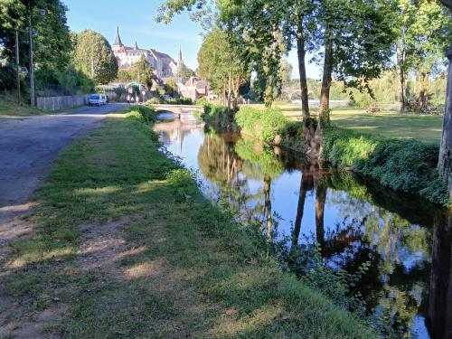 Appartement atypique au cœur de Saint-Gaultier avec WiFi - FR-1-591-754 in سان-جوتييه