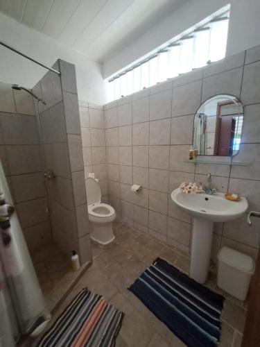 Bathroom, Fare Tipanier in Manihi