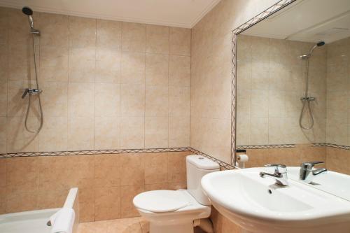 Fira Guest House - image 9
