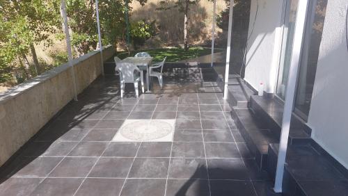 Panoramic 3-Bedroom Chalet with Terrace-Garden in Kfardebian