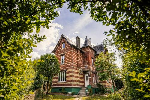 Belle Époque Villa With Hot Tub In Forges-Les-Eaux gîte à louer Bois de l'Épinay
