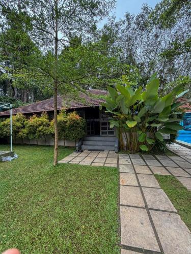 Maple grove villa resort  in Panamaram