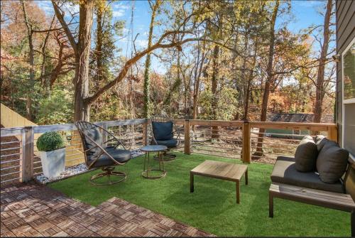 Balcony/terrace, Stylish Spacious Home near Downtown ATL with Hidden Room in Knight Park-Howell Station
