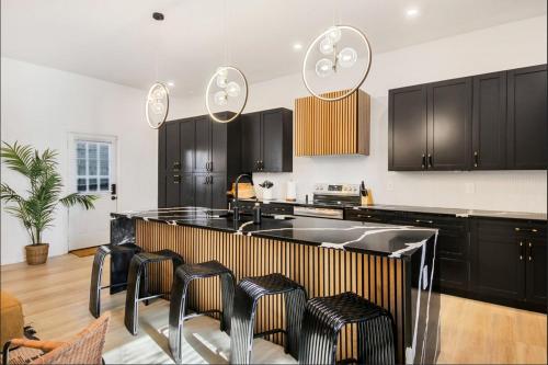 Kitchen, Stylish Spacious Home near Downtown ATL with Hidden Room in Knight Park-Howell Station