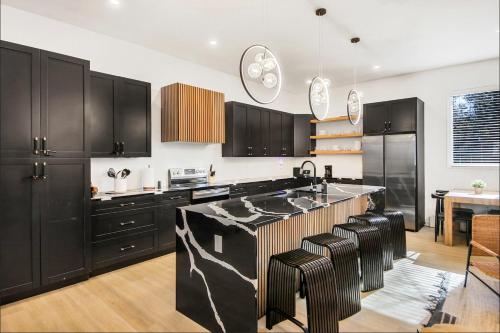 Kitchen, Stylish Spacious Home near Downtown ATL with Hidden Room in Knight Park-Howell Station