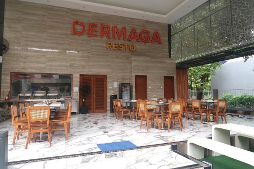 Dermaga Resort Pramuka in Kepulauan Seribu