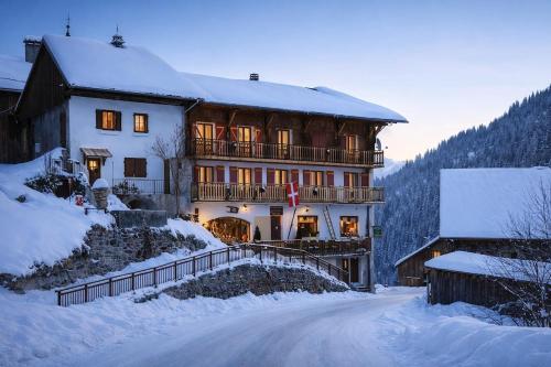 Splendid ski-in,ski-out historical chalet!