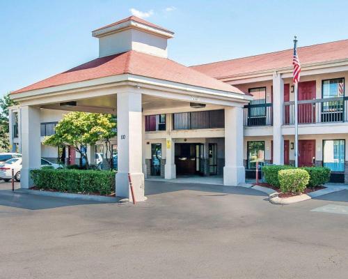 Econo Lodge Inn & Suites in Murfreesboro, USA