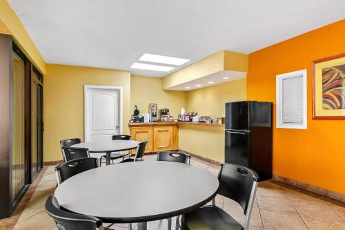 อาหารและเครื่องดื่ม, Econo Lodge Del Rio in เดลริโอ (TX)