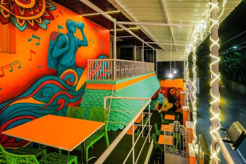Restaurant, Rayzen Stays & Backpackers Hostel in Poonamallee