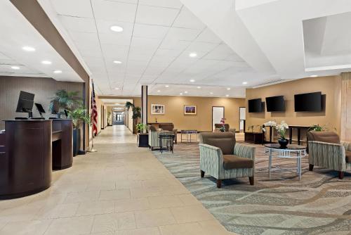 can you buy cigarettes at philadelphia airport The D/E security line 5:50a : r/philadelphia Best Price on Quality Hotel