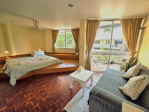 room detail thumbnail 1