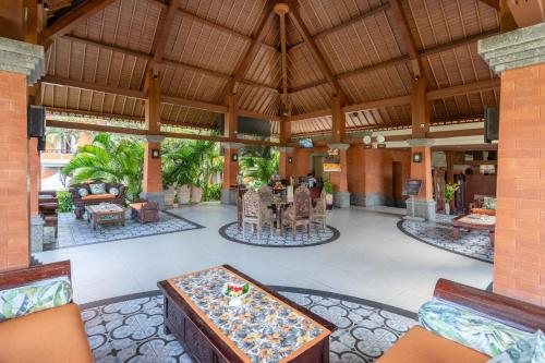 Unterkunft von außen, Adi Dharma Hotel Kuta in Bali