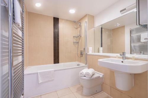 Amazing 2 bedroom apartments Liverpool Street - image 13