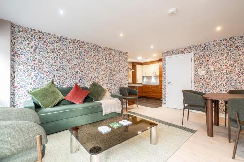 Amazing 2 bedroom apartments Liverpool Street - image 8