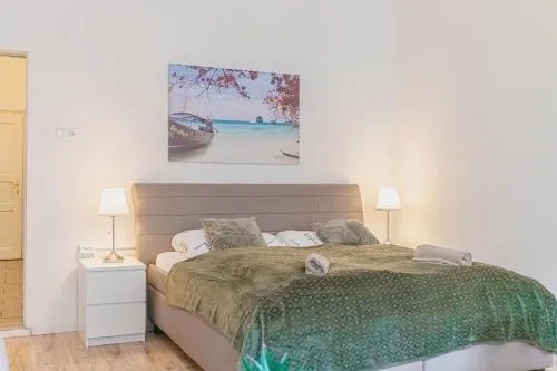 Comfy 2BR Apartment Very Central, 10-Min to Westbahnhof in Wien, Österreich