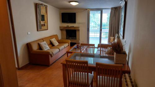 2-Bedroom Chalet for Ski and Summer in 칼엔비안