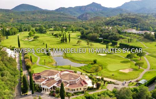 Golf igrišče [na kraju samem], Villa Mandelieu in Mandelieu-la-Napoule Center