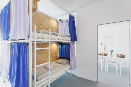 4 bunk beds