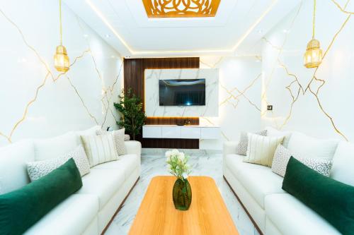 Chic & central apartment in Tangier with free parking – khách sạn tại Luxus