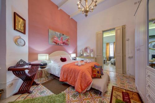 Charming Central 2BR Townhouse with Rooftop Terrace in San Gwann