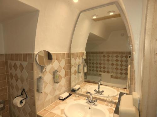 room detail thumbnail 2