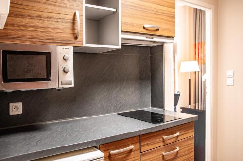 廚房, Garden & City Luxeuil Ex Le Métropole et Les Thermes (Garden & City Luxeuil Ex Le Metropole et Les Thermes) in 呂克瑟伊萊班