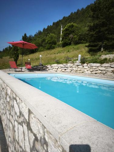 Peldbaseins, Gite de la Méouge, Domaine de la Méouge, piscine et accès direct rivière (Gite de la Meouge, Domaine de la Meouge, piscine et acces direct riviere) in Barret-sur-Méouge