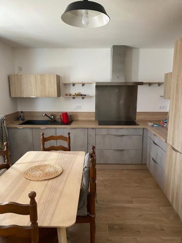 Maison T4 dans ancien corps de ferme avec lac in 戈迪