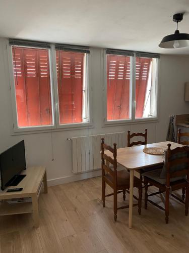 Maison T4 dans ancien corps de ferme avec lac in 戈迪