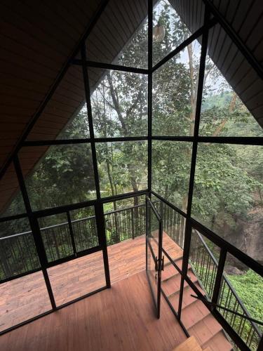 Lostcabins in Thusaragiri