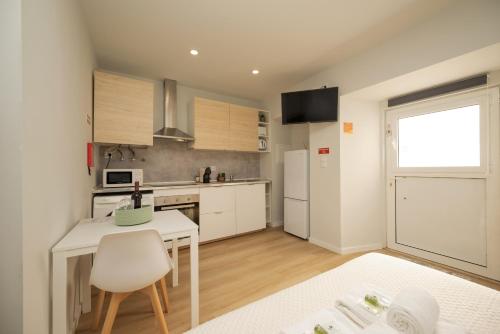 City Garden House by Hosty in Prior Velho