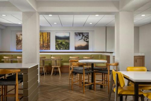 Fairfield Inn and Suites by Marriott Dallas Mansfield - image 40