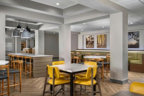 Fairfield Inn and Suites by Marriott Dallas Mansfield - image 43