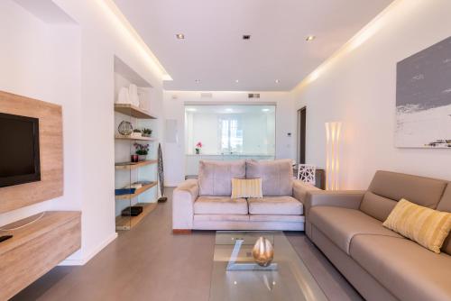 Leo San Bruno Room Type - Three-Bedroom Apartment