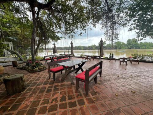 Wellness Holistic Longevity Center Riverfront Room in Bang Khla