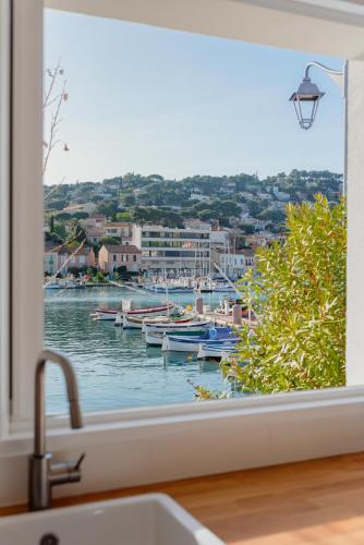 Le Ponton Appartement vue mer face au port in แซงต์ มองดรีเย ซูร์ แม