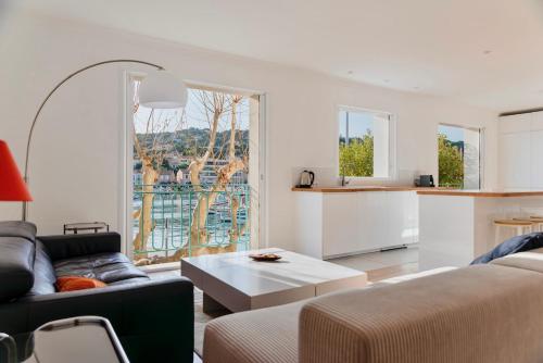 Le Ponton Appartement vue mer face au port in แซงต์ มองดรีเย ซูร์ แม