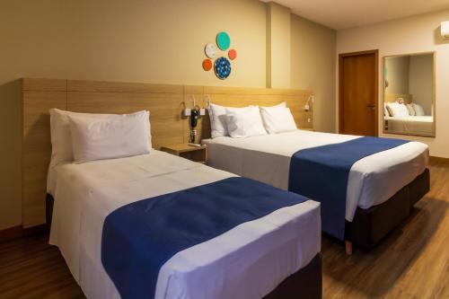 1 queen bed, 1 twin bed